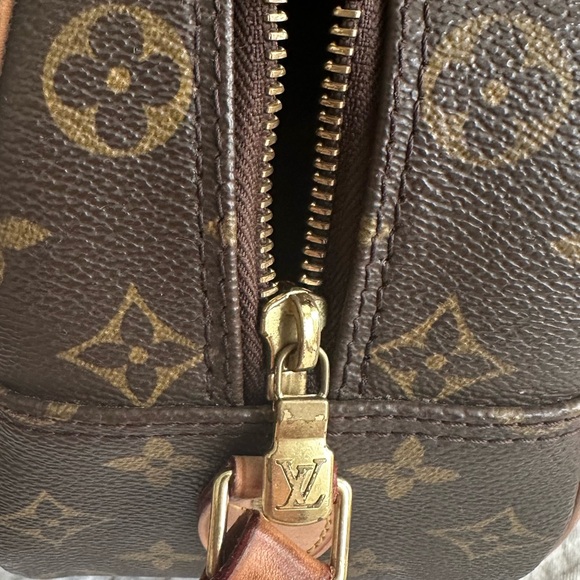 authentic!!!! louis vuitton blois monogram canvas crossbody - Picture 7 of 16